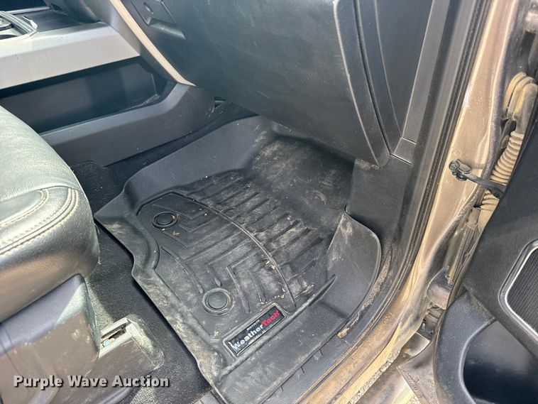 image for item FB7407 2021 Ford F-250 Crew Cab pickup truck