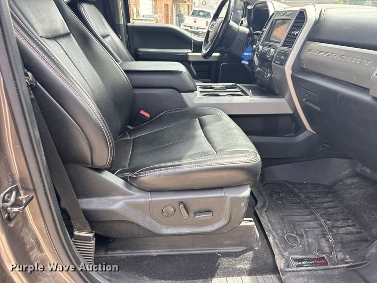 image for item FB7407 2021 Ford F-250 Crew Cab pickup truck