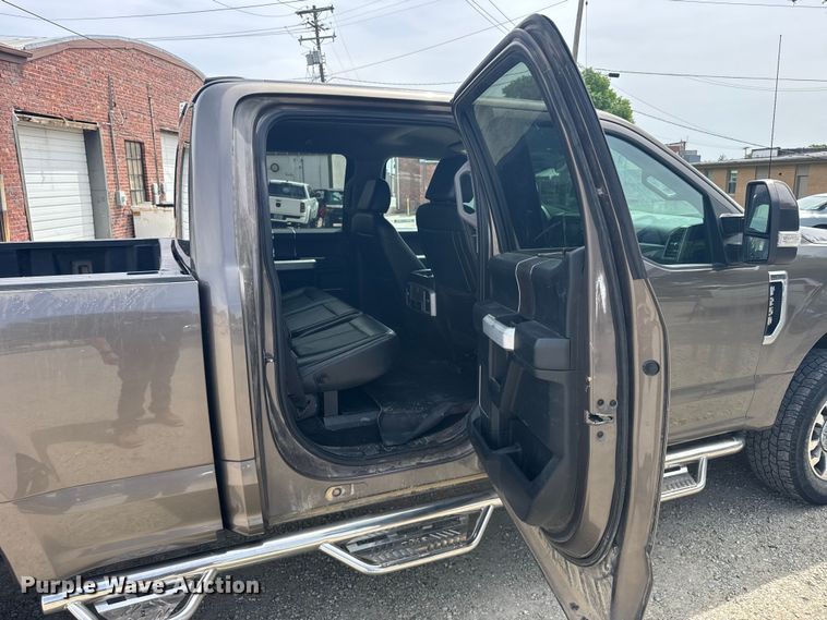 image for item FB7407 2021 Ford F-250 Crew Cab pickup truck
