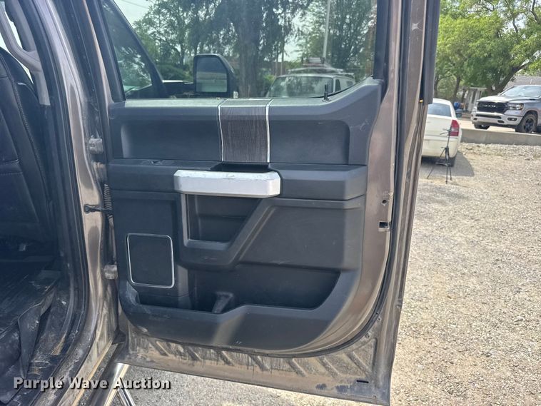 image for item FB7407 2021 Ford F-250 Crew Cab pickup truck