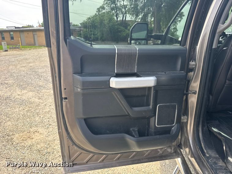 image for item FB7407 2021 Ford F-250 Crew Cab pickup truck