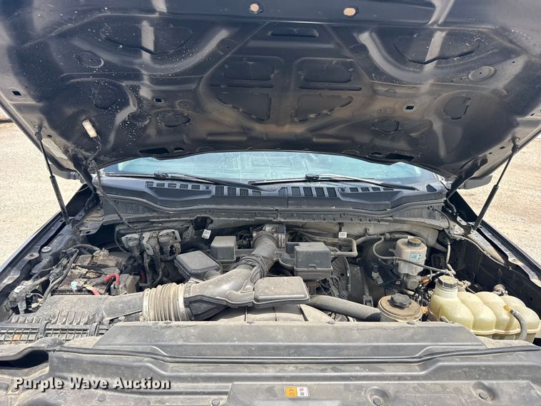 image for item FB7407 2021 Ford F-250 Crew Cab pickup truck