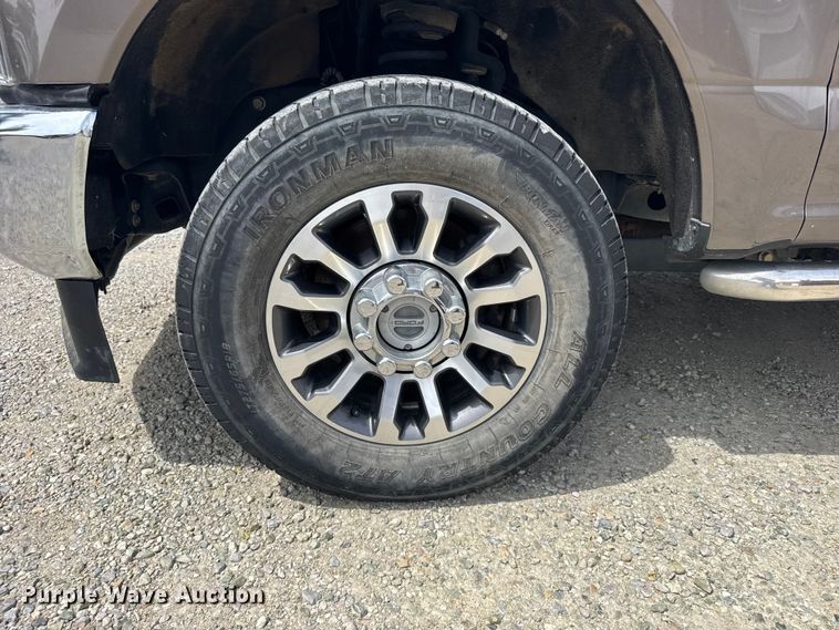 image for item FB7407 2021 Ford F-250 Crew Cab pickup truck