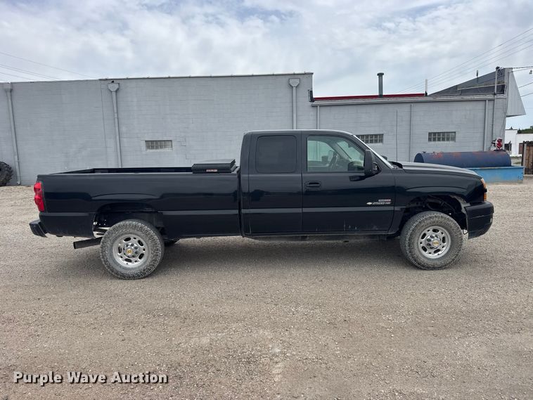 image for item FB7409 2005 GMC Sierra Ext. Cab pickup truck