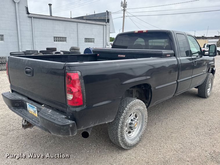 image for item FB7409 2005 GMC Sierra Ext. Cab pickup truck