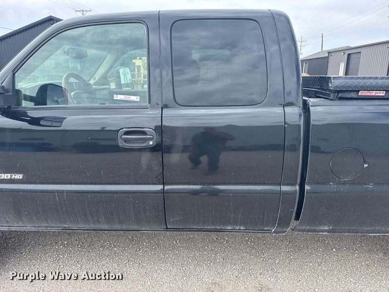image for item FB7409 2005 GMC Sierra Ext. Cab pickup truck