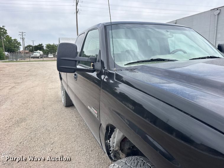 image for item FB7409 2005 GMC Sierra Ext. Cab pickup truck