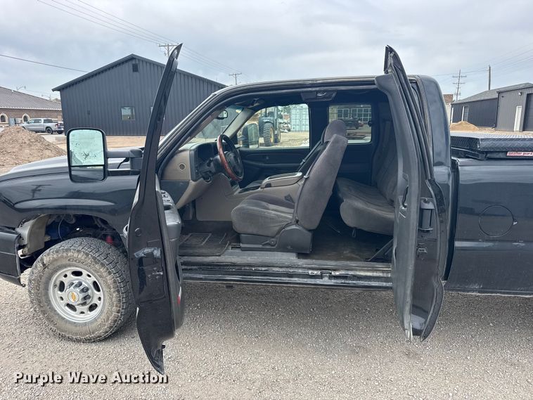 image for item FB7409 2005 GMC Sierra Ext. Cab pickup truck