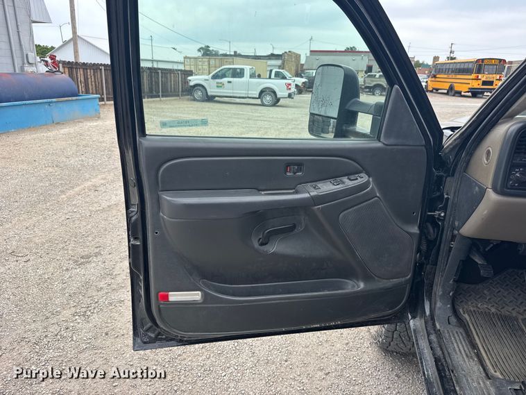 image for item FB7409 2005 GMC Sierra Ext. Cab pickup truck