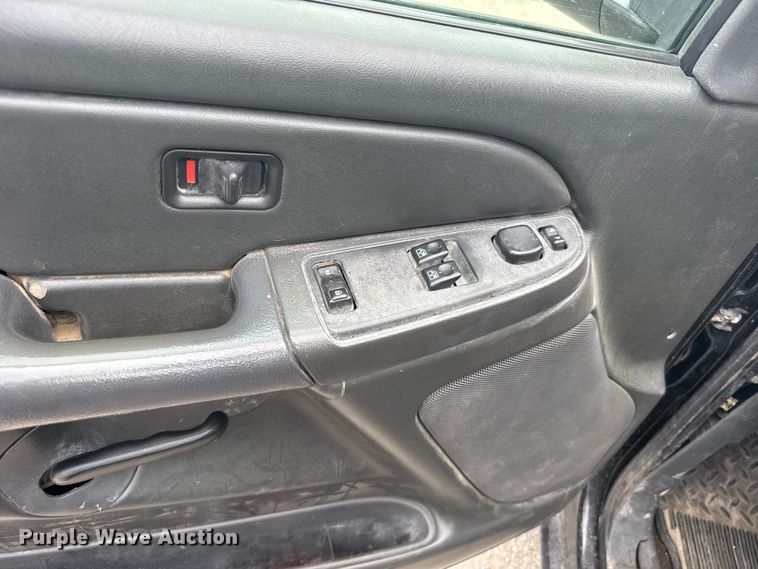 image for item FB7409 2005 GMC Sierra Ext. Cab pickup truck