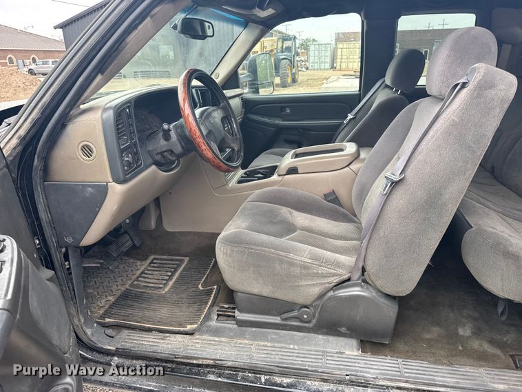 image for item FB7409 2005 GMC Sierra Ext. Cab pickup truck
