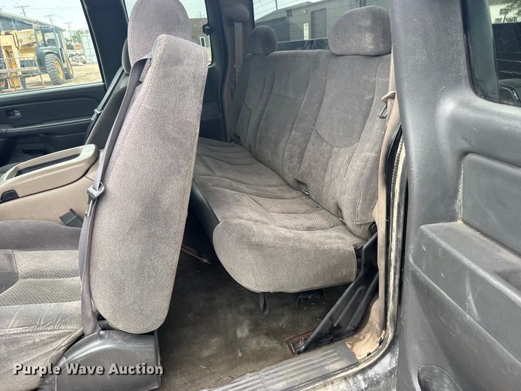 image for item FB7409 2005 GMC Sierra Ext. Cab pickup truck