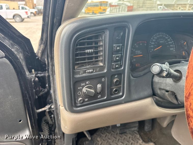 image for item FB7409 2005 GMC Sierra Ext. Cab pickup truck