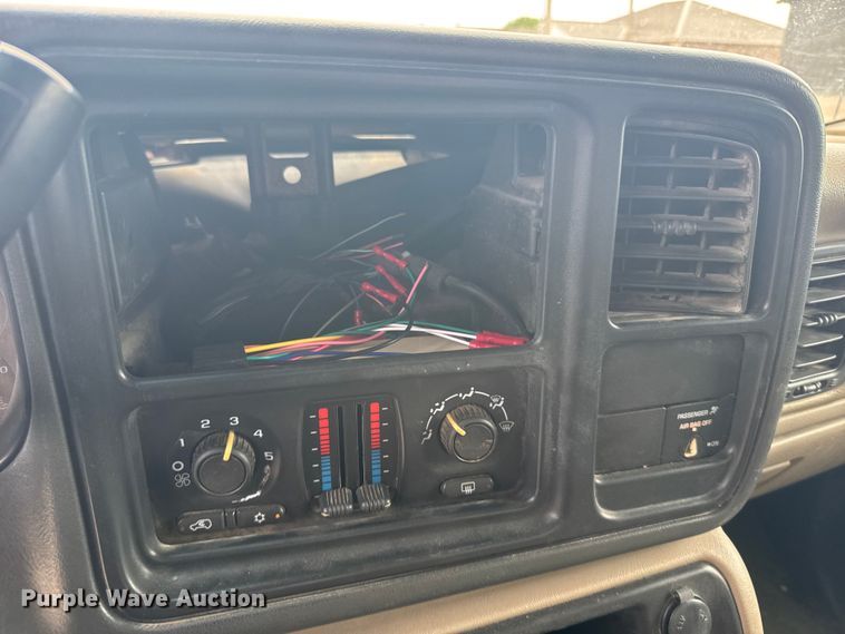 image for item FB7409 2005 GMC Sierra Ext. Cab pickup truck