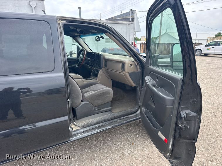 image for item FB7409 2005 GMC Sierra Ext. Cab pickup truck