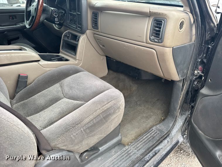image for item FB7409 2005 GMC Sierra Ext. Cab pickup truck