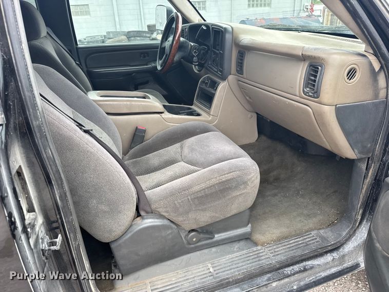 image for item FB7409 2005 GMC Sierra Ext. Cab pickup truck