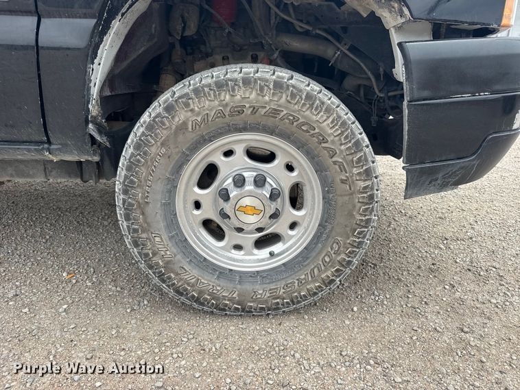 image for item FB7409 2005 GMC Sierra Ext. Cab pickup truck