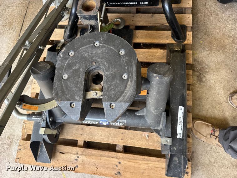 image for item FB7415 (2) fifth wheel hitches