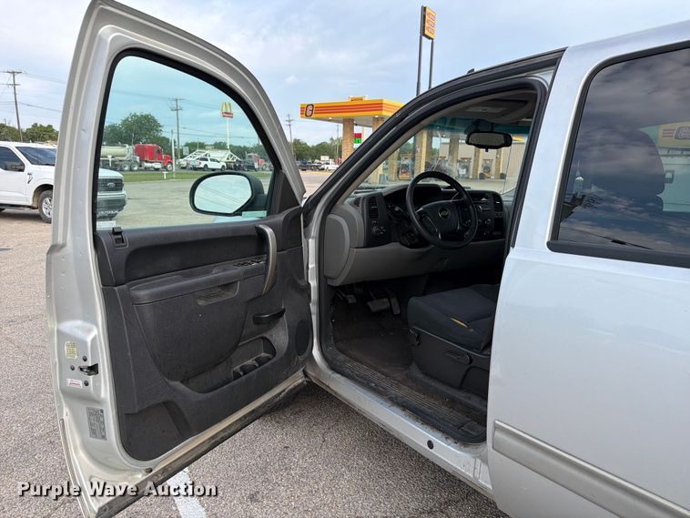 image for item FB8166 2013 Chevrolet Silverado Crew Cab pickup truck