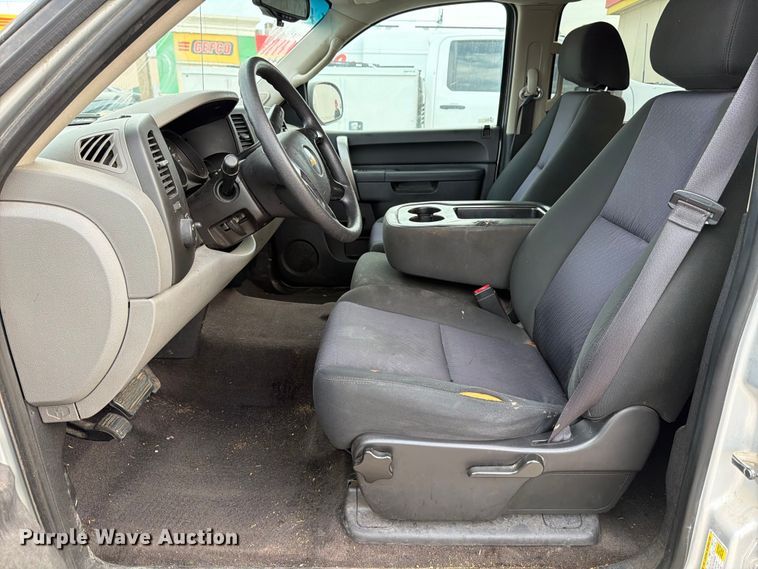 image for item FB8166 2013 Chevrolet Silverado Crew Cab pickup truck