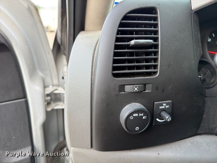 image for item FB8166 2013 Chevrolet Silverado Crew Cab pickup truck