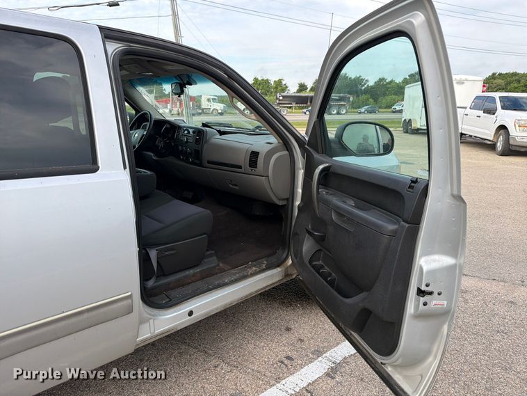 image for item FB8166 2013 Chevrolet Silverado Crew Cab pickup truck