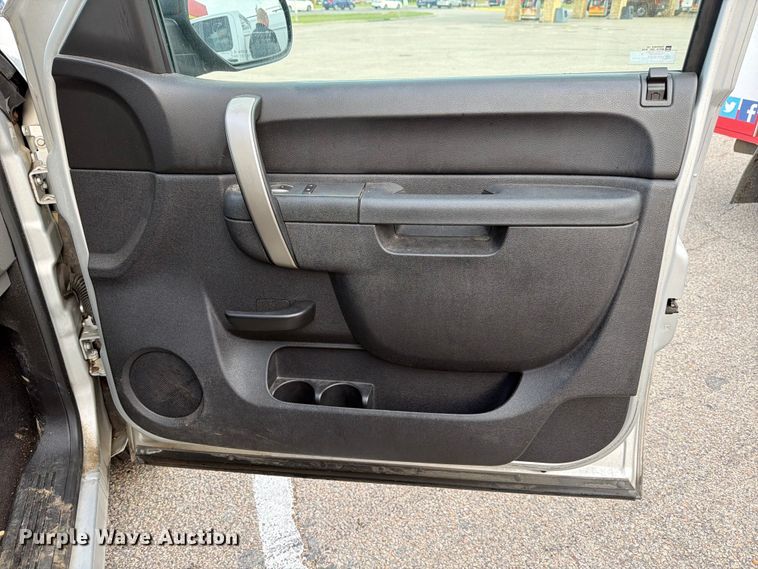 image for item FB8166 2013 Chevrolet Silverado Crew Cab pickup truck