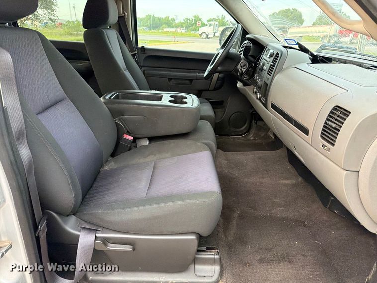 image for item FB8166 2013 Chevrolet Silverado Crew Cab pickup truck