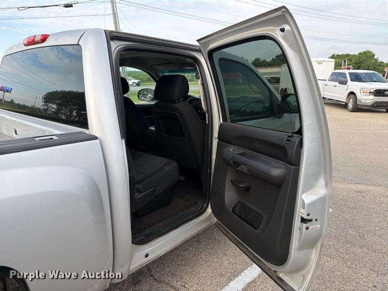 image for item FB8166 2013 Chevrolet Silverado Crew Cab pickup truck