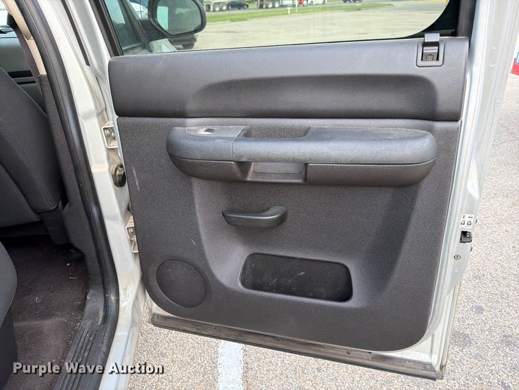 image for item FB8166 2013 Chevrolet Silverado Crew Cab pickup truck