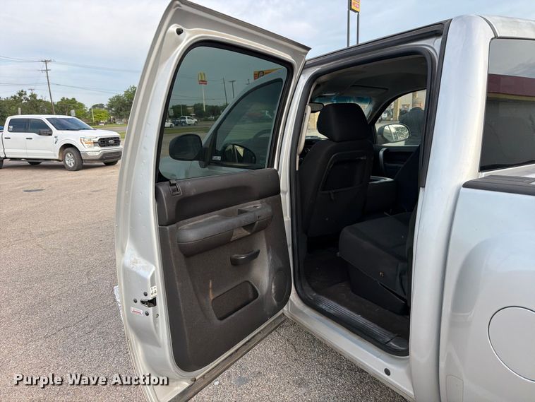 image for item FB8166 2013 Chevrolet Silverado Crew Cab pickup truck
