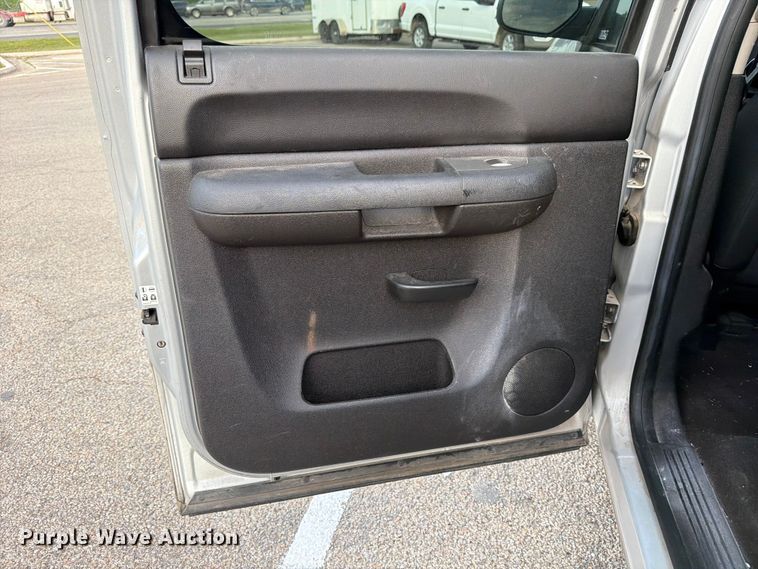 image for item FB8166 2013 Chevrolet Silverado Crew Cab pickup truck