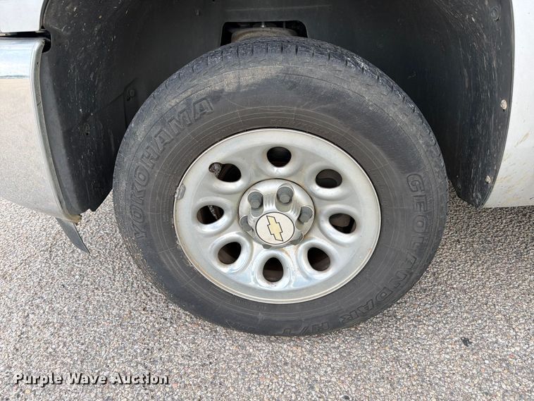 image for item FB8166 2013 Chevrolet Silverado Crew Cab pickup truck
