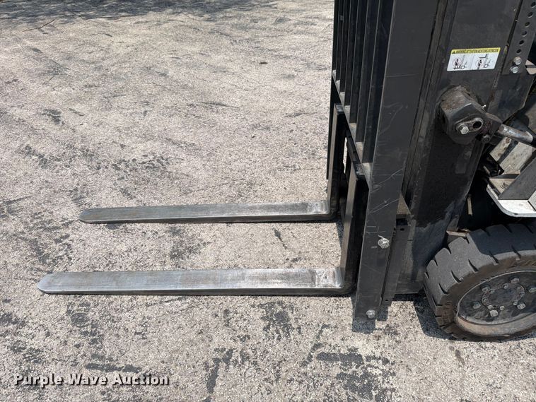 image for item FB8170 2016 UniCarriers CFS40 forklift