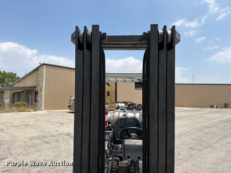 image for item FB8170 2016 UniCarriers CFS40 forklift