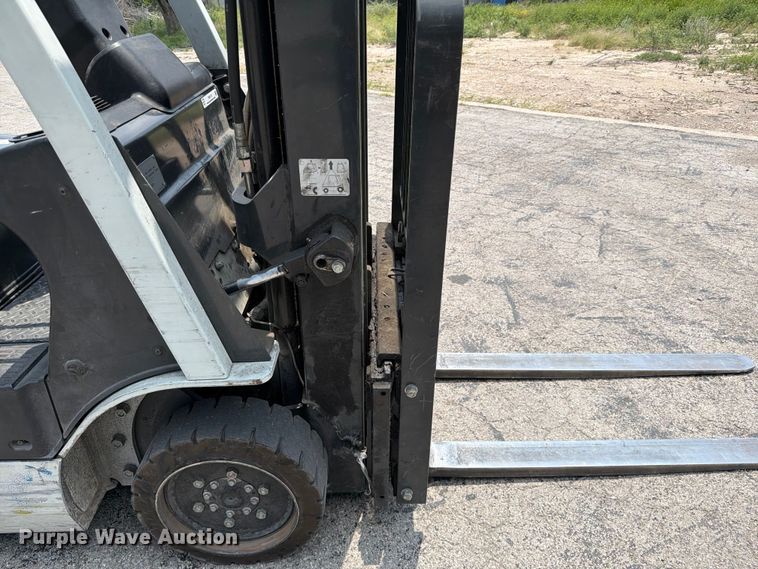 image for item FB8170 2016 UniCarriers CFS40 forklift