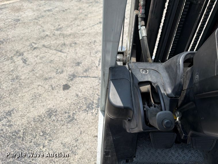 image for item FB8170 2016 UniCarriers CFS40 forklift