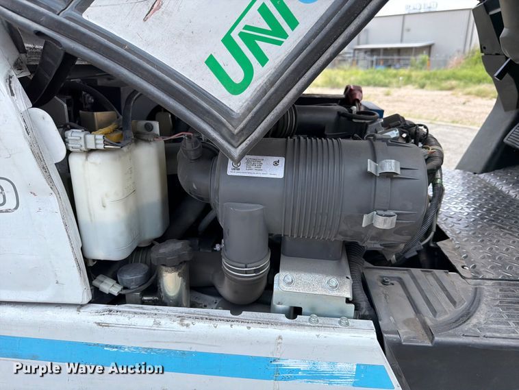 image for item FB8170 2016 UniCarriers CFS40 forklift