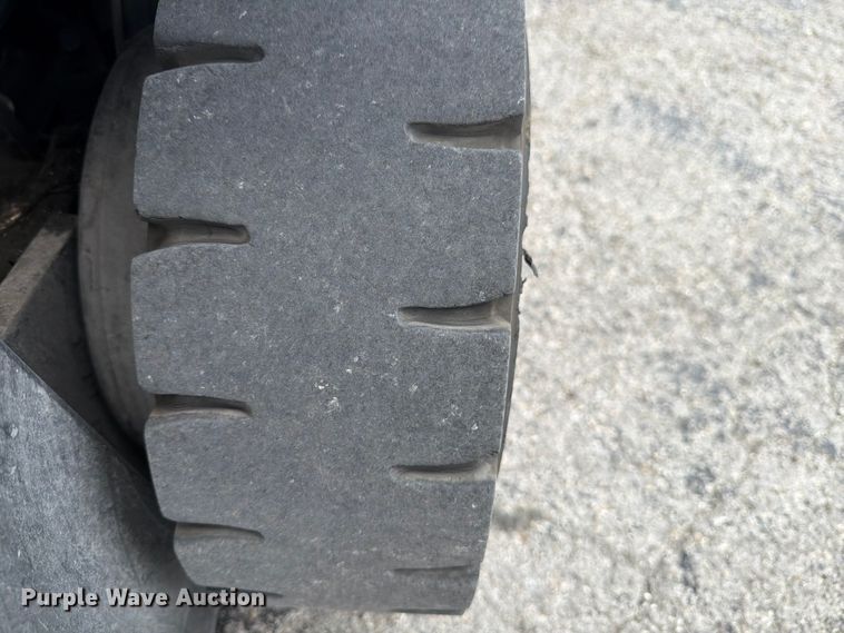 image for item FB8170 2016 UniCarriers CFS40 forklift