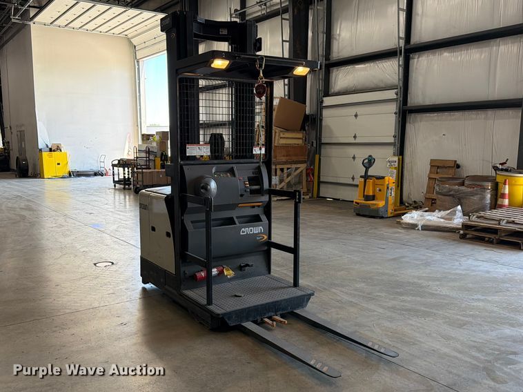 image for item FB8203 2017 Crown SP3520-30 order picker