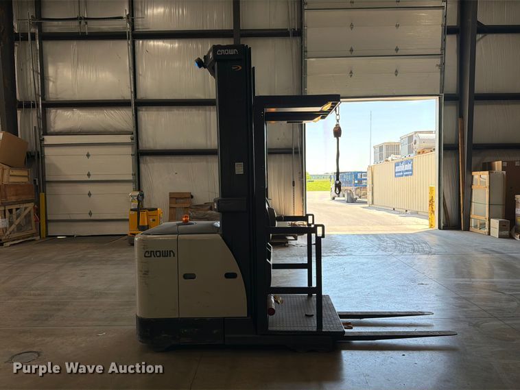 image for item FB8203 2017 Crown SP3520-30 order picker