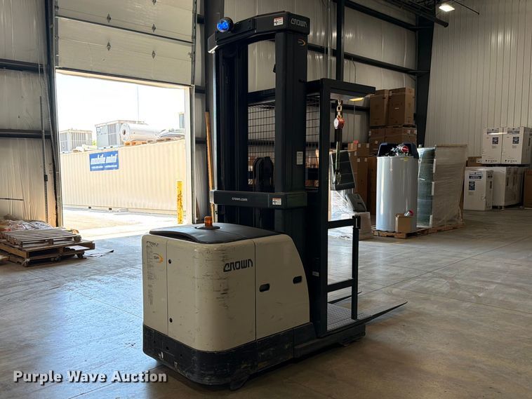 image for item FB8203 2017 Crown SP3520-30 order picker