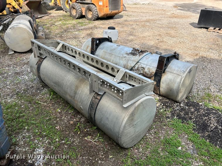 image for item FC2652 (2) Freightliner fuel tanks