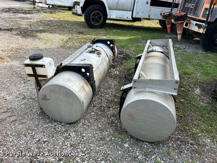 image for item FC2652 (2) Freightliner fuel tanks