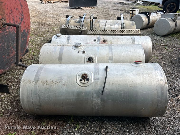 image for item FC2653 (4) Kenworth fuel tanks