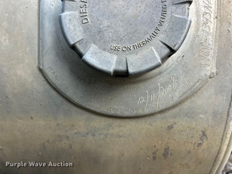 image for item FC2653 (4) Kenworth fuel tanks