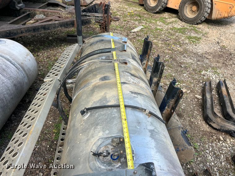 image for item FC2653 (4) Kenworth fuel tanks