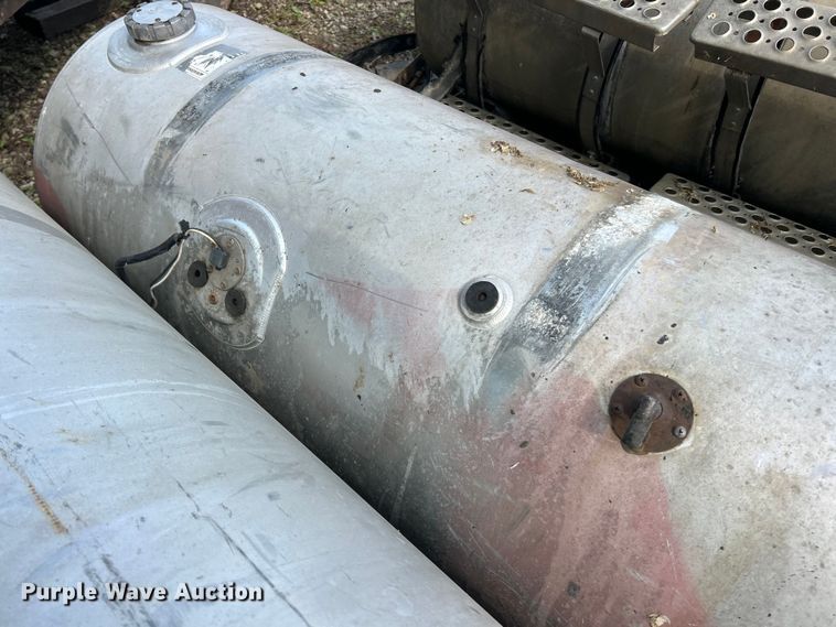image for item FC2653 (4) Kenworth fuel tanks