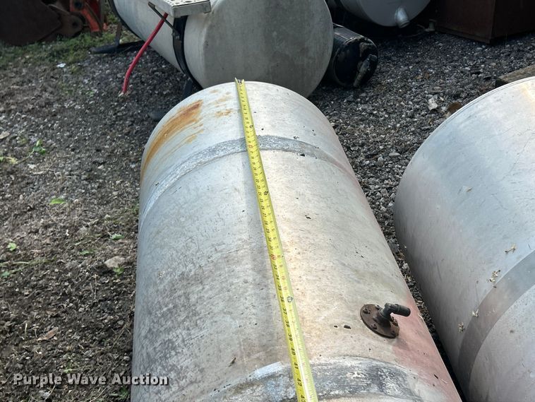 image for item FC2653 (4) Kenworth fuel tanks